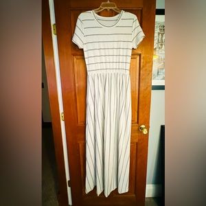 White & gray stripe maxi dress, size large, pleated natural waist, pockets, EUC